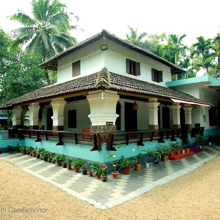 Kenoth Thaliyil Mana, Heritage Homestay Payyannur Eksteriør billede
