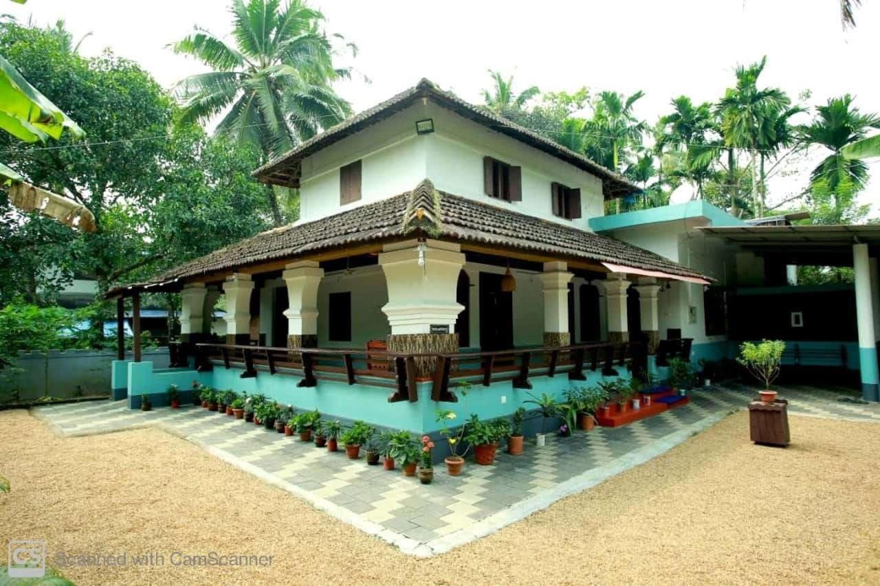 Kenoth Thaliyil Mana, Heritage Homestay Payyannur Eksteriør billede